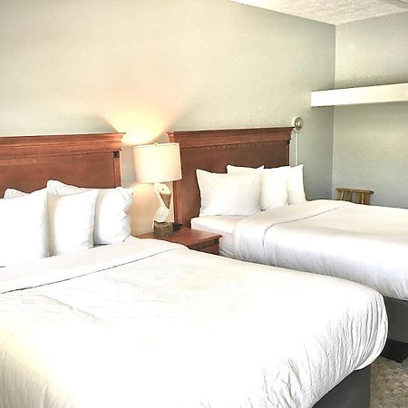 Empire Lakeshore Inn エクステリア 写真