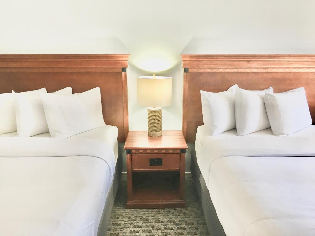 Empire Lakeshore Inn エクステリア 写真