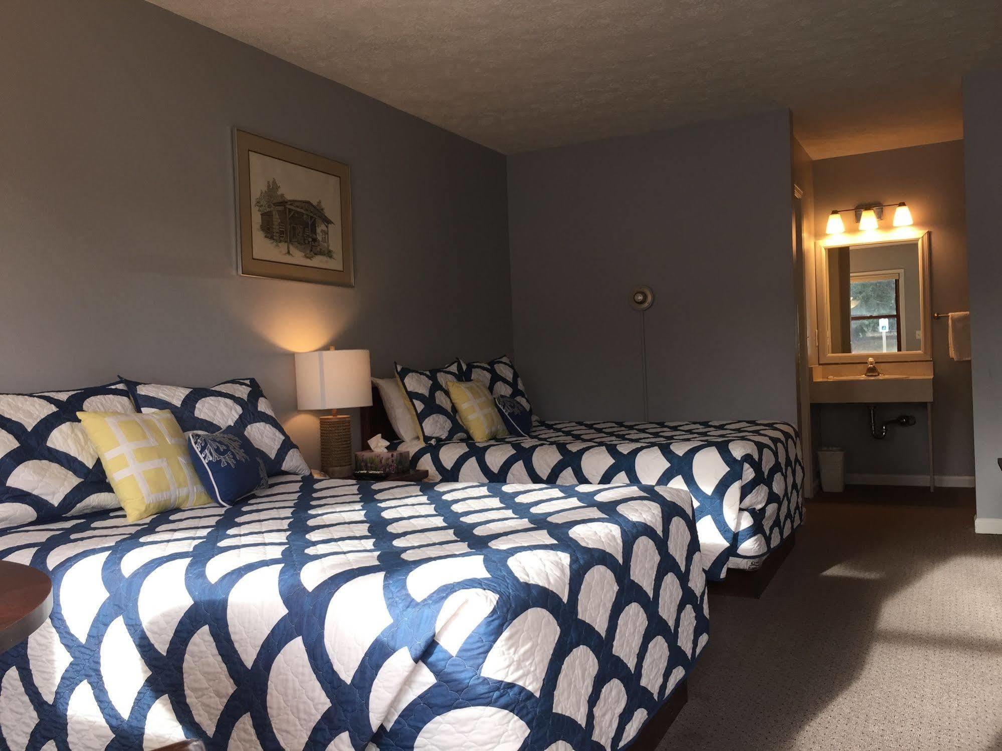 Empire Lakeshore Inn エクステリア 写真