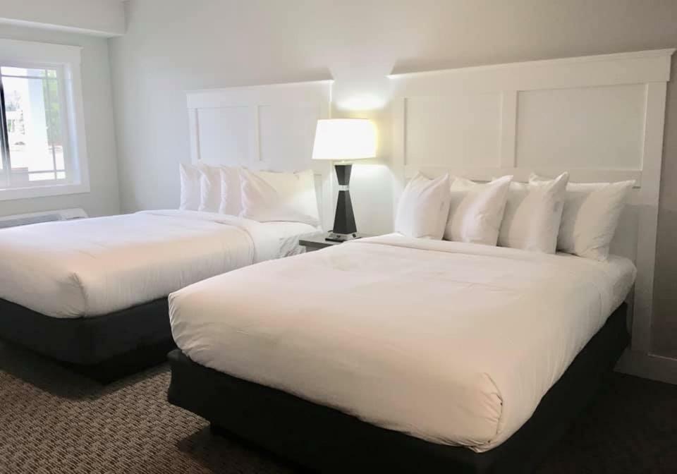 Empire Lakeshore Inn エクステリア 写真