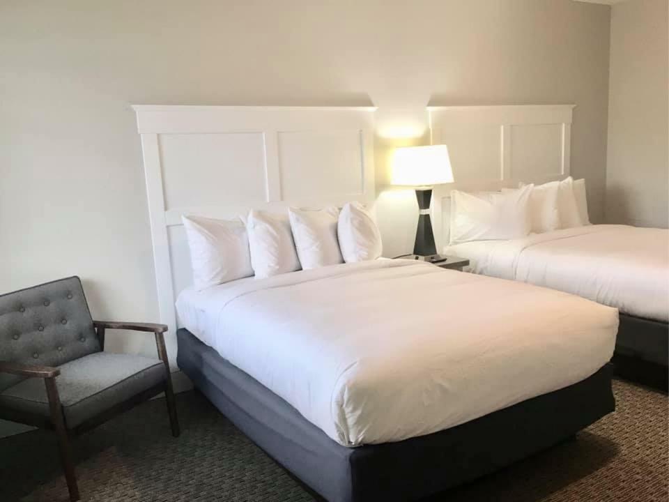 Empire Lakeshore Inn エクステリア 写真