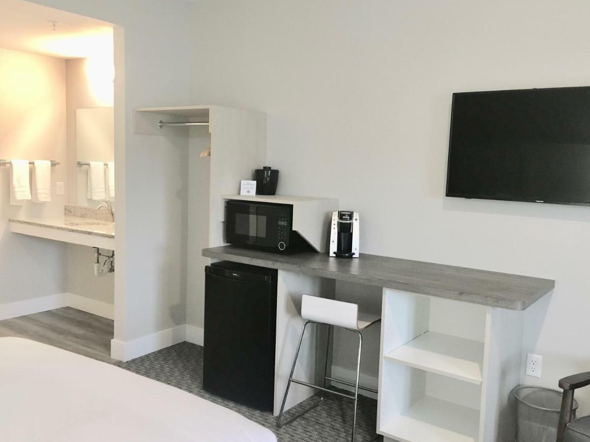 Empire Lakeshore Inn エクステリア 写真