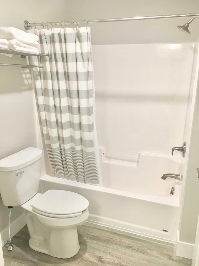 Empire Lakeshore Inn エクステリア 写真